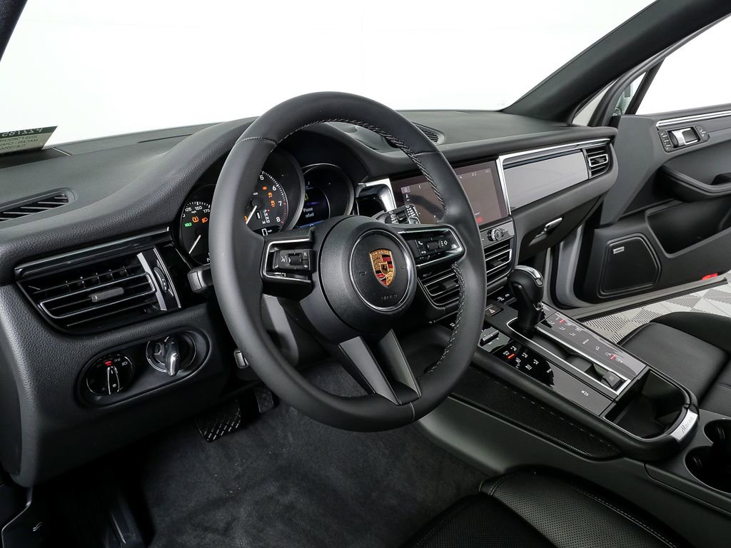 New 2026 Porsche Macan image 4