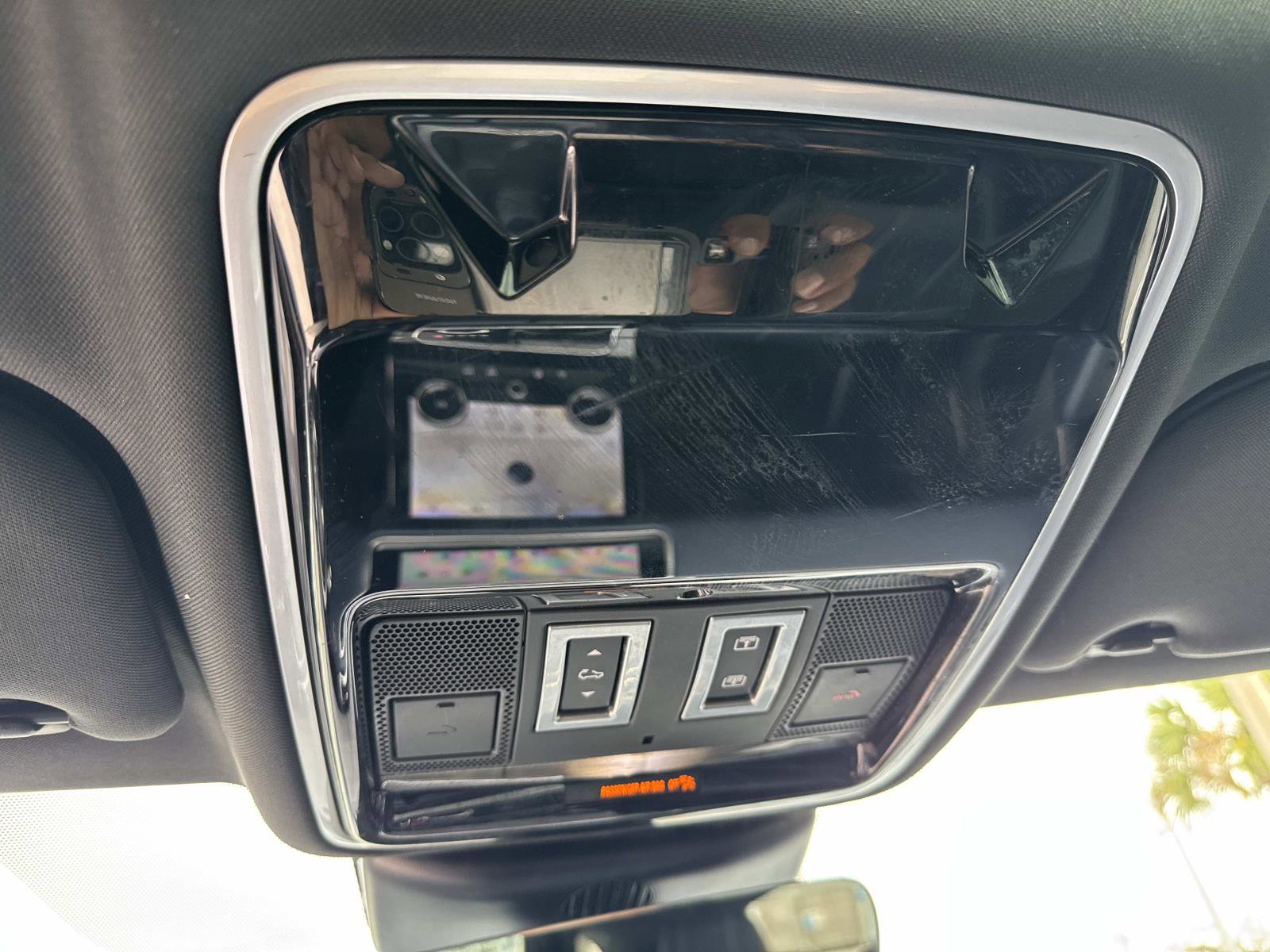 Used 2020 Land Rover Range Rover Velar R-Dynamic S image 28