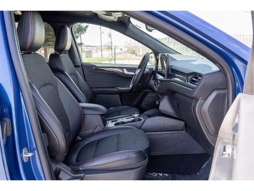 Used 2023 Ford Escape ST-Line w/ Tech Pack #1 AWD/4WD image 11