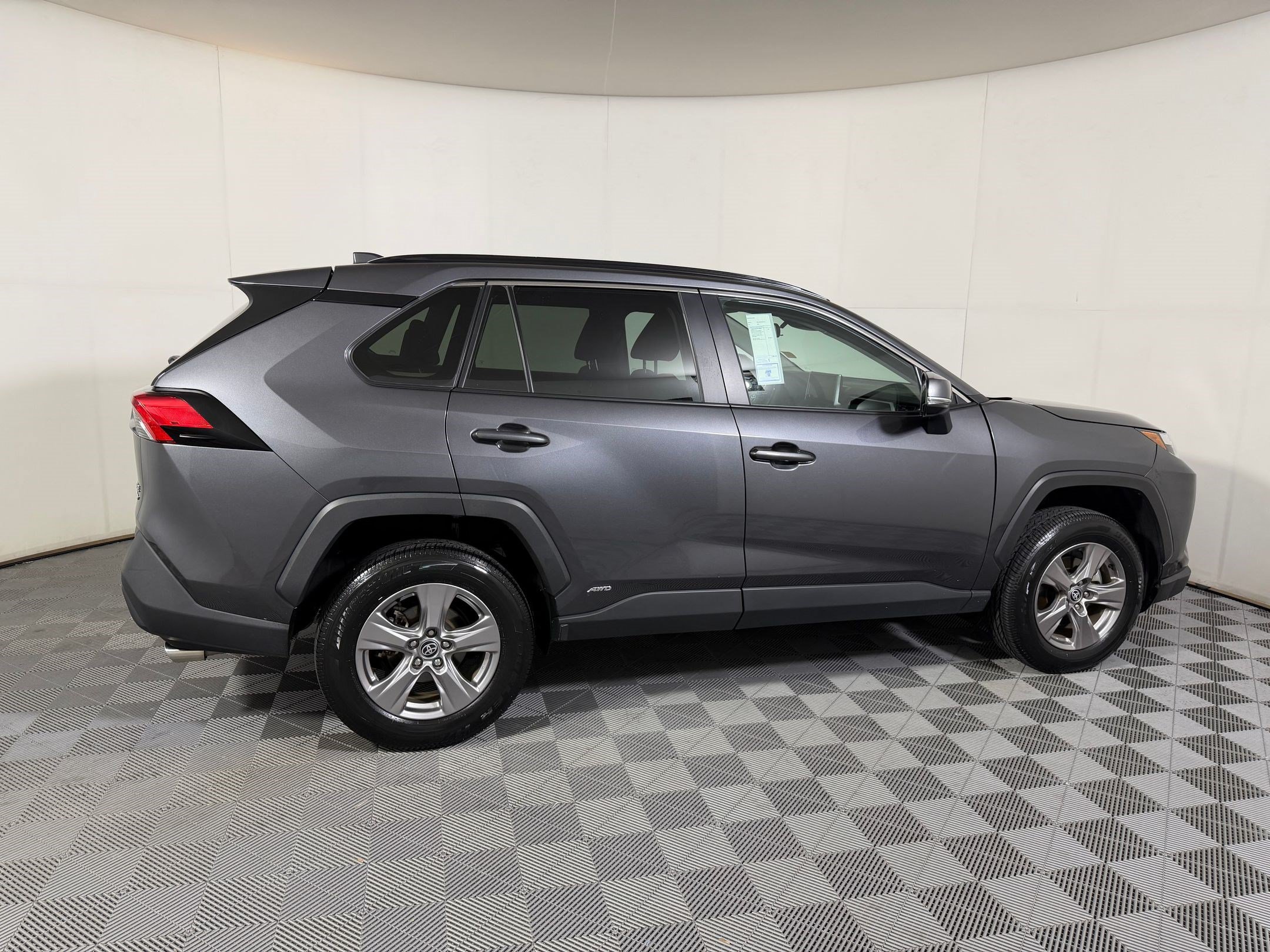 Used 2025 Toyota RAV4 XLE AWD/4WD image 7