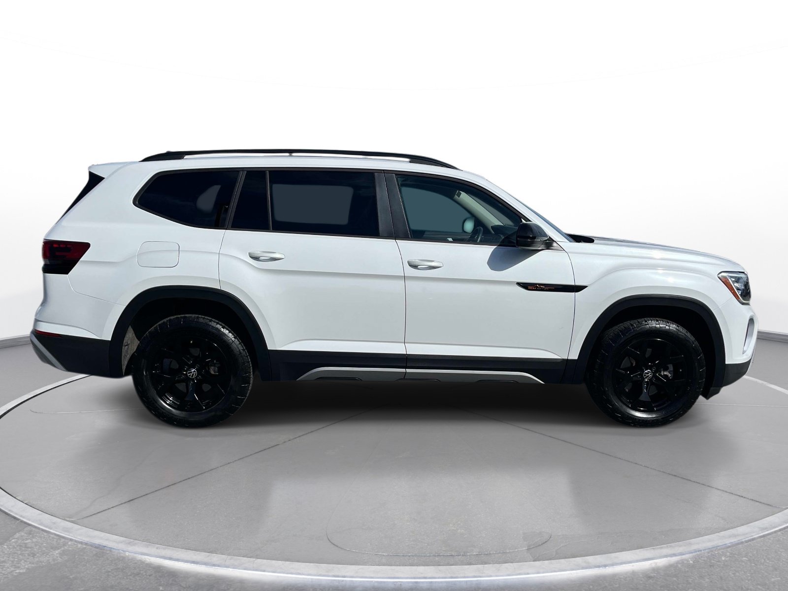 Used 2024 Volkswagen Atlas Peak Edition SEL AWD/4WD image 3