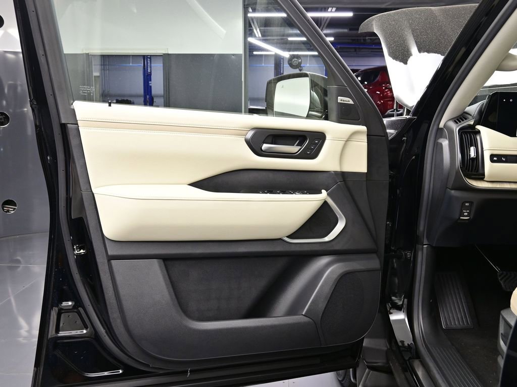 New 2026 Nissan Armada Platinum image 13