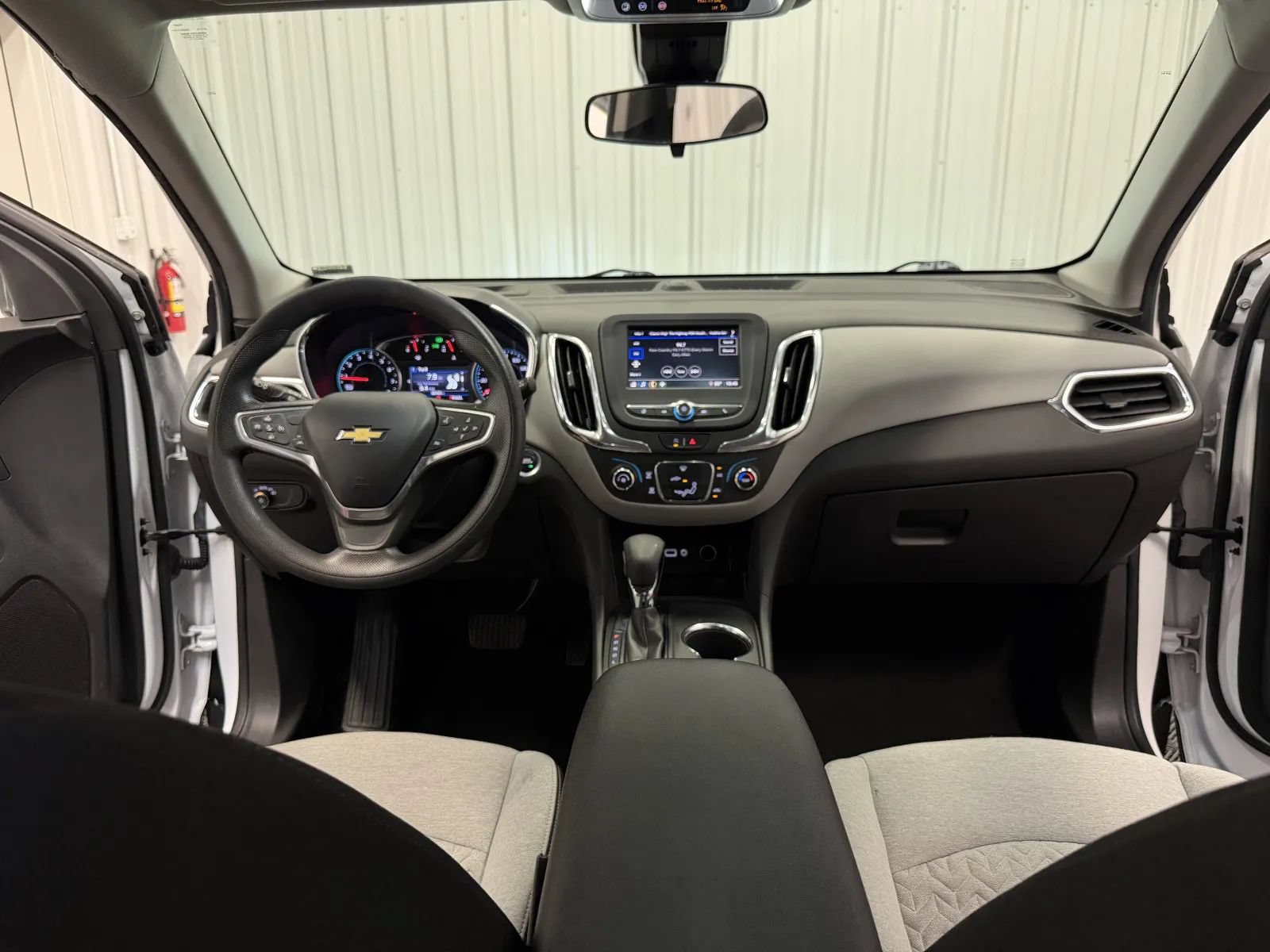 Used 2023 Chevrolet Equinox LS w/ LS Convenience Package AWD/4WD image 29