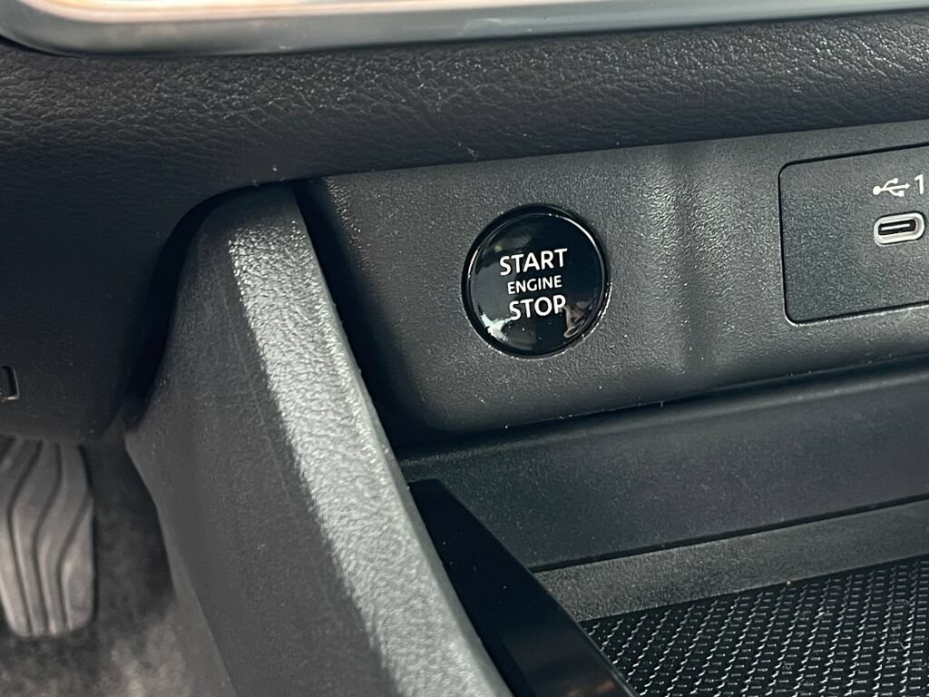 Used 2025 Nissan Rogue SV AWD/4WD image 15