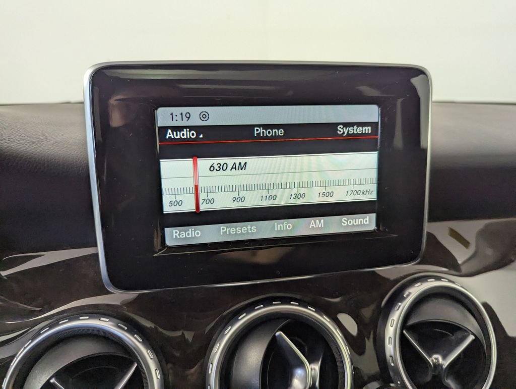 Used 2015 Mercedes-Benz GLA 250 4MATIC image 15