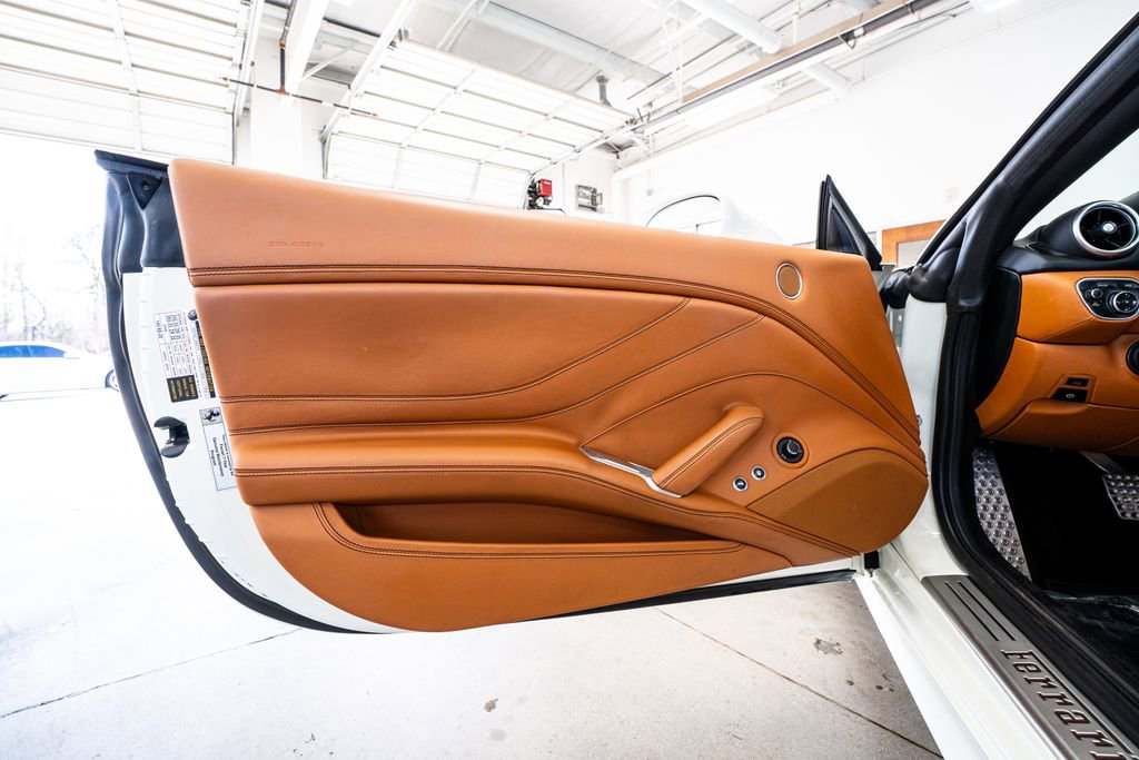 Used 2016 Ferrari California T image 35