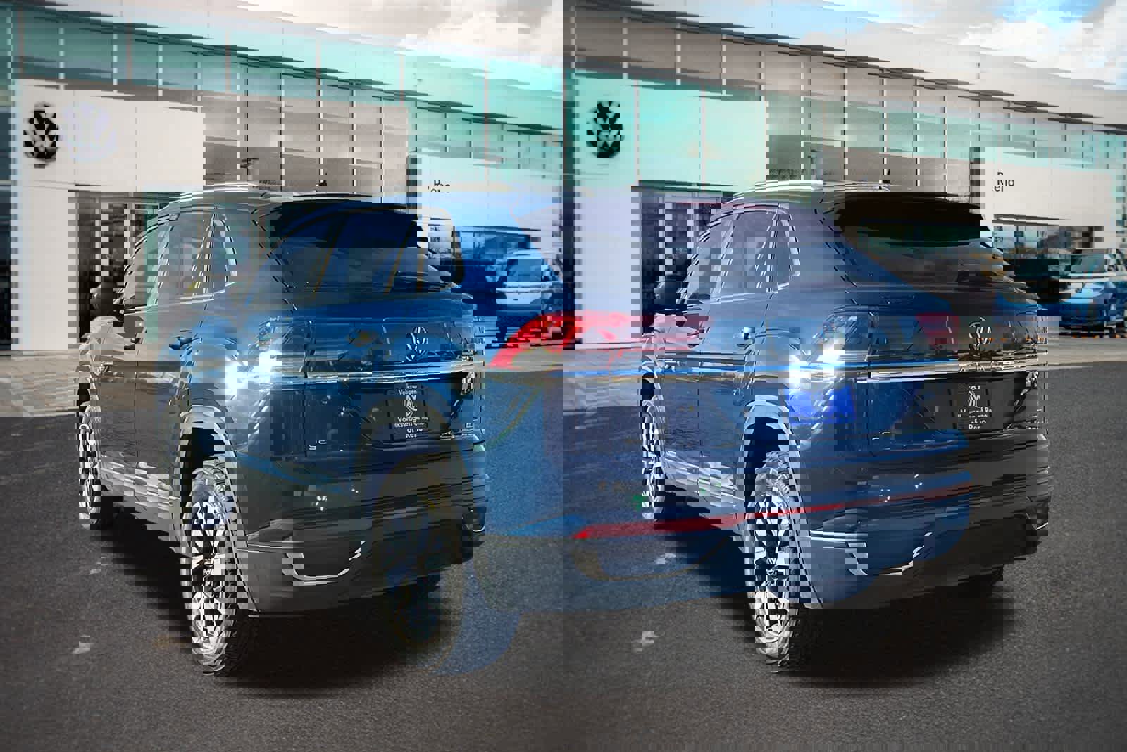 Used 2021 Volkswagen Atlas Cross Sport SE image 7