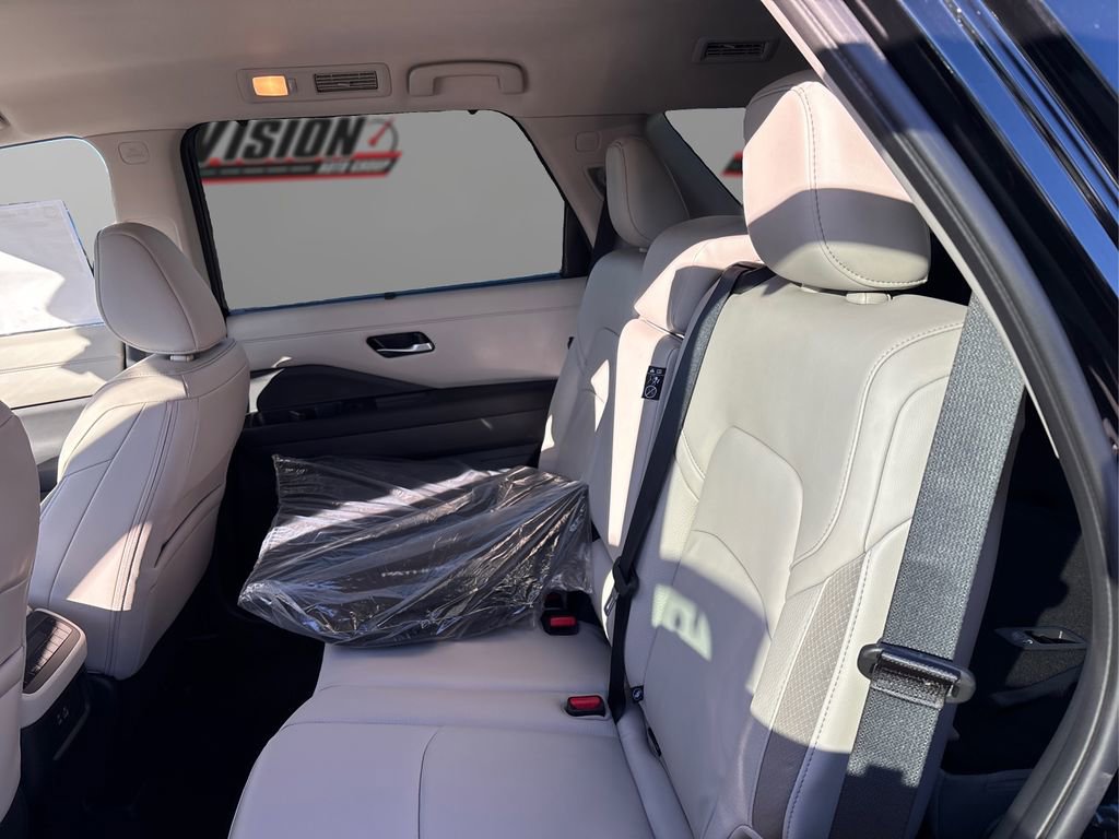New 2025 Nissan Pathfinder SL image 10