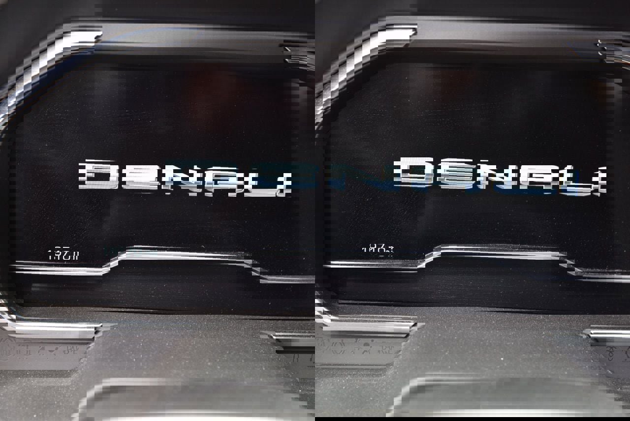 Used 2025 GMC Sierra 2500 Denali Ultimate image 8