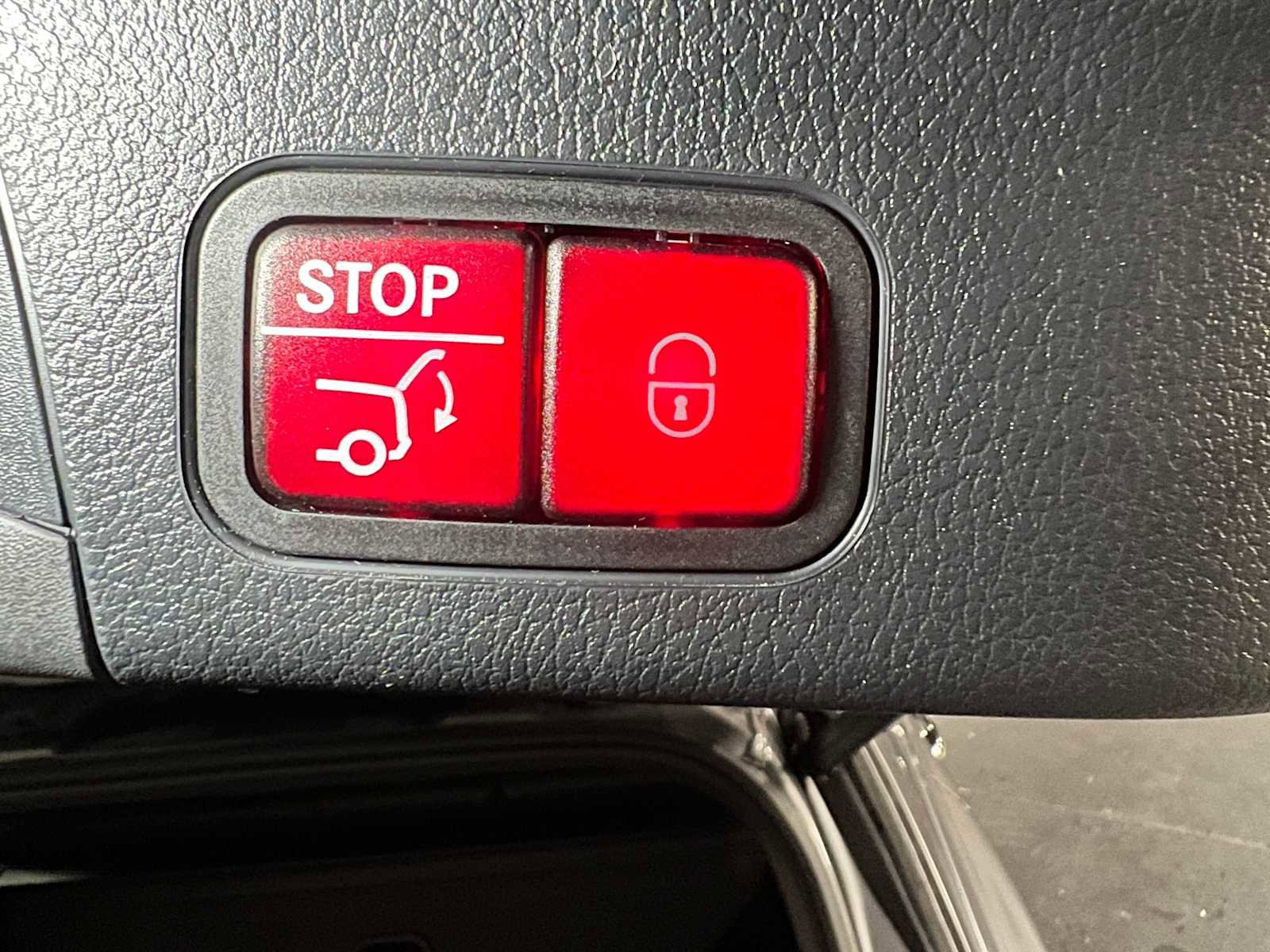 Certified 2025 Mercedes-Benz GLB 250 4MATIC image 17