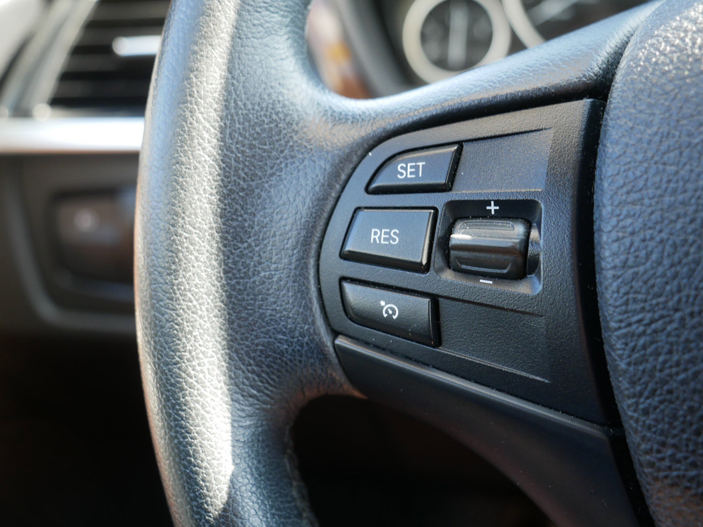 Used 2015 BMW 320i xDrive Sedan AWD/4WD image 28