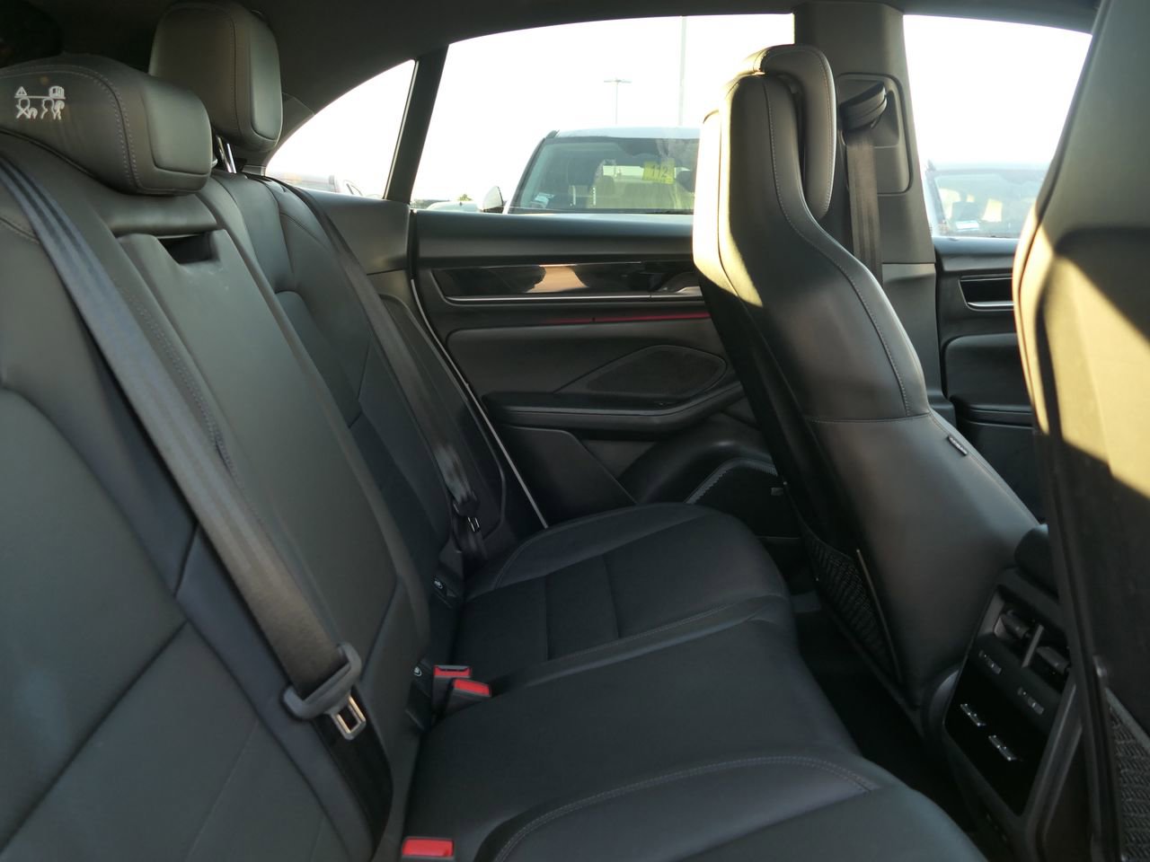 Used 2024 Porsche Macan 4 Electric image 28