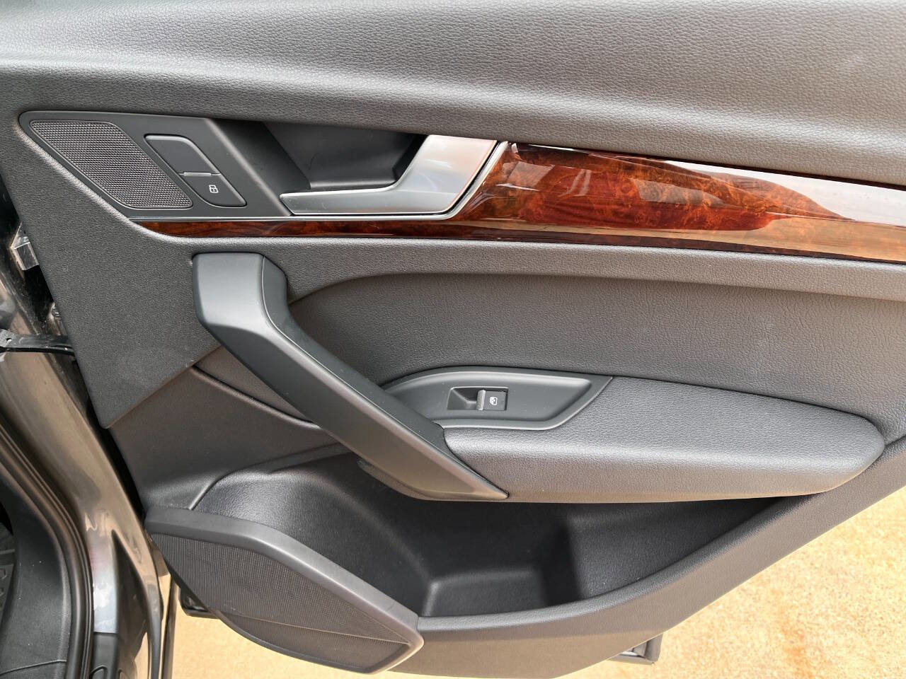 Used 2018 Audi Q5 2.0T Premium Plus w/ Premium Plus Package image 21