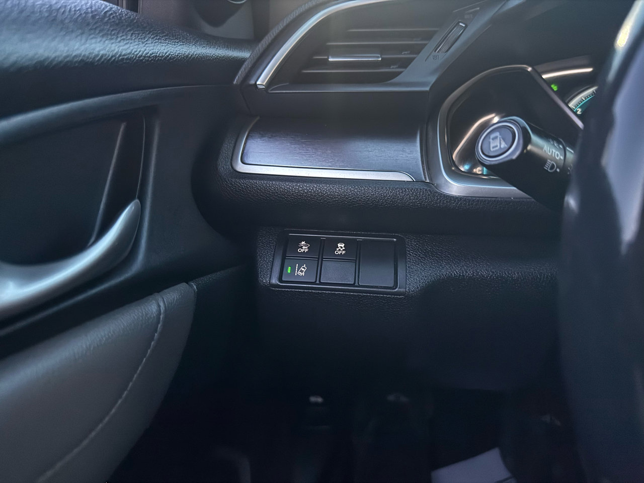 Used 2017 Honda Civic Touring image 17