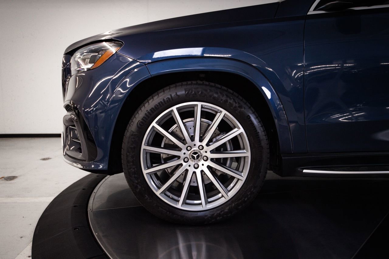 Used 2024 Mercedes-Benz GLS 580 4MATIC image 11