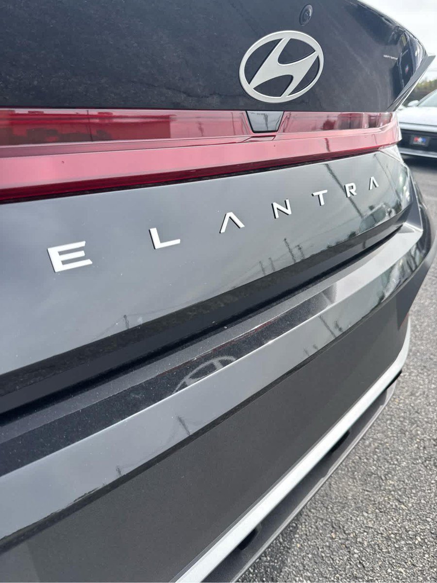 New 2026 Hyundai Elantra SE FWD image 16