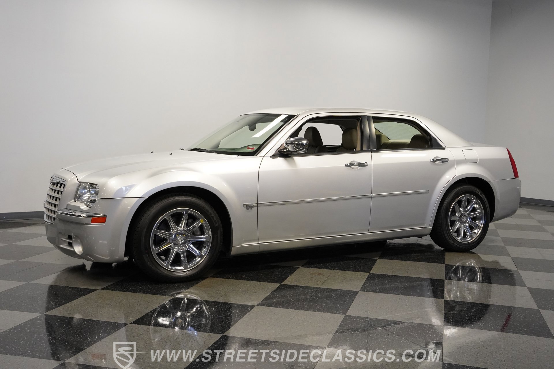 Used 2005 Chrysler 300 C w/ Navigation & Sound Group II image 6