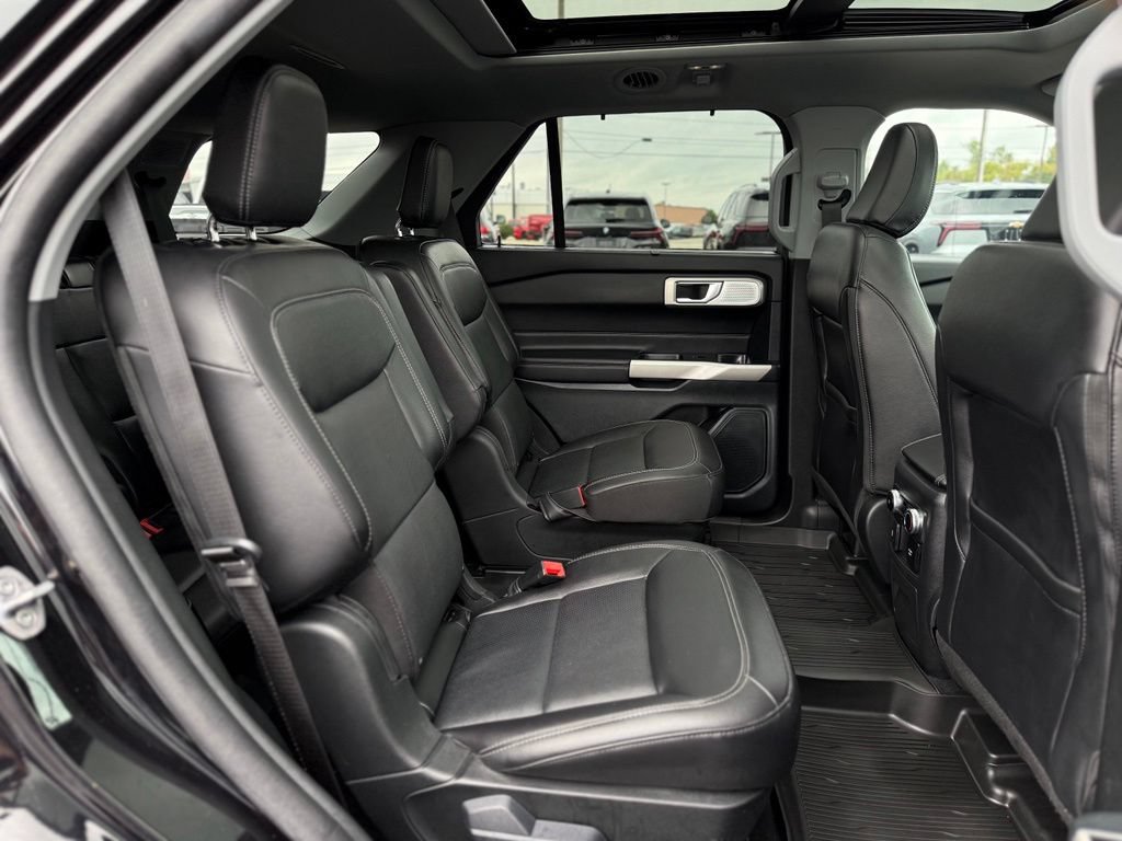 Certified 2024 Ford Explorer Limited w/ Limited Technology Package AWD/4WD image 18