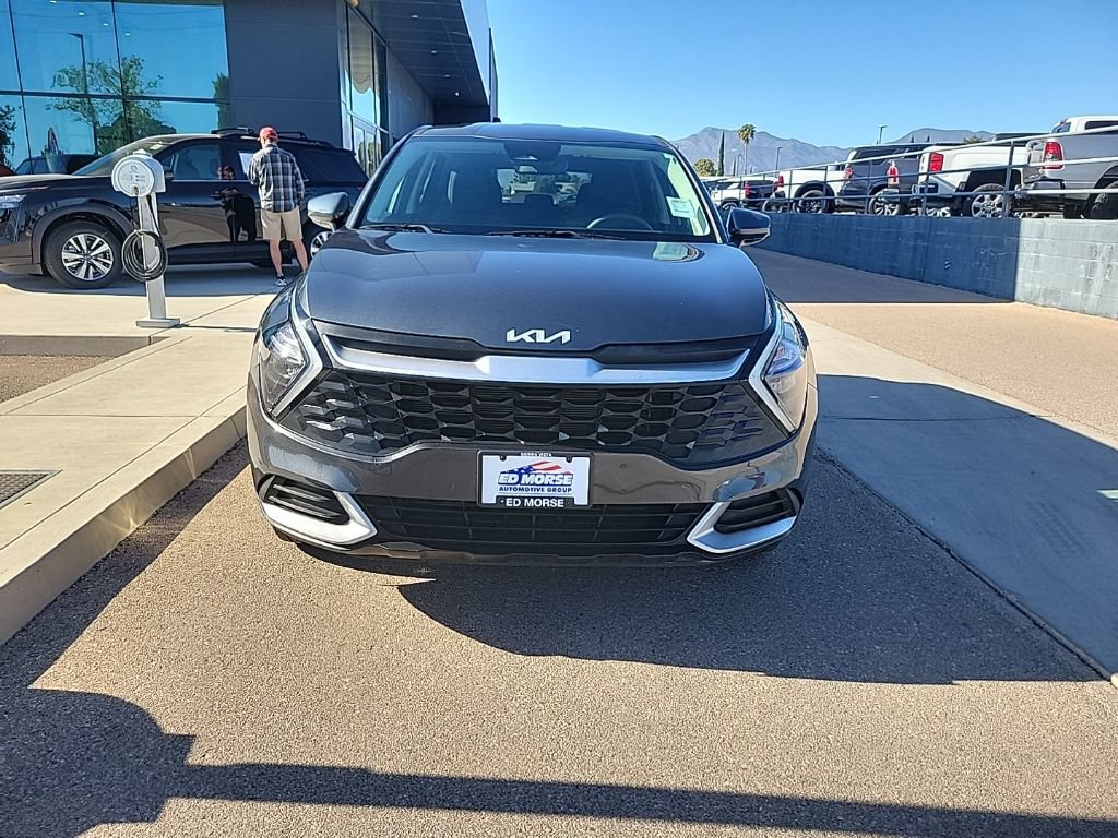 Used 2023 Kia Sportage LX FWD image 2