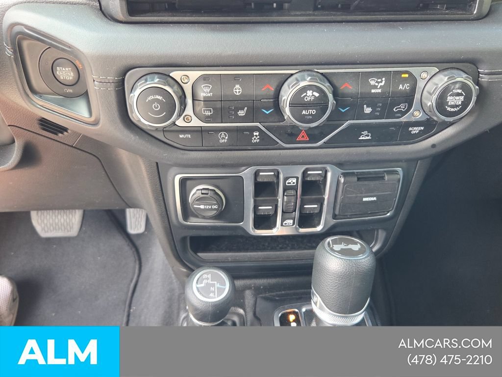 Used 2025 Jeep Wrangler Unlimited Sahara AWD/4WD image 22