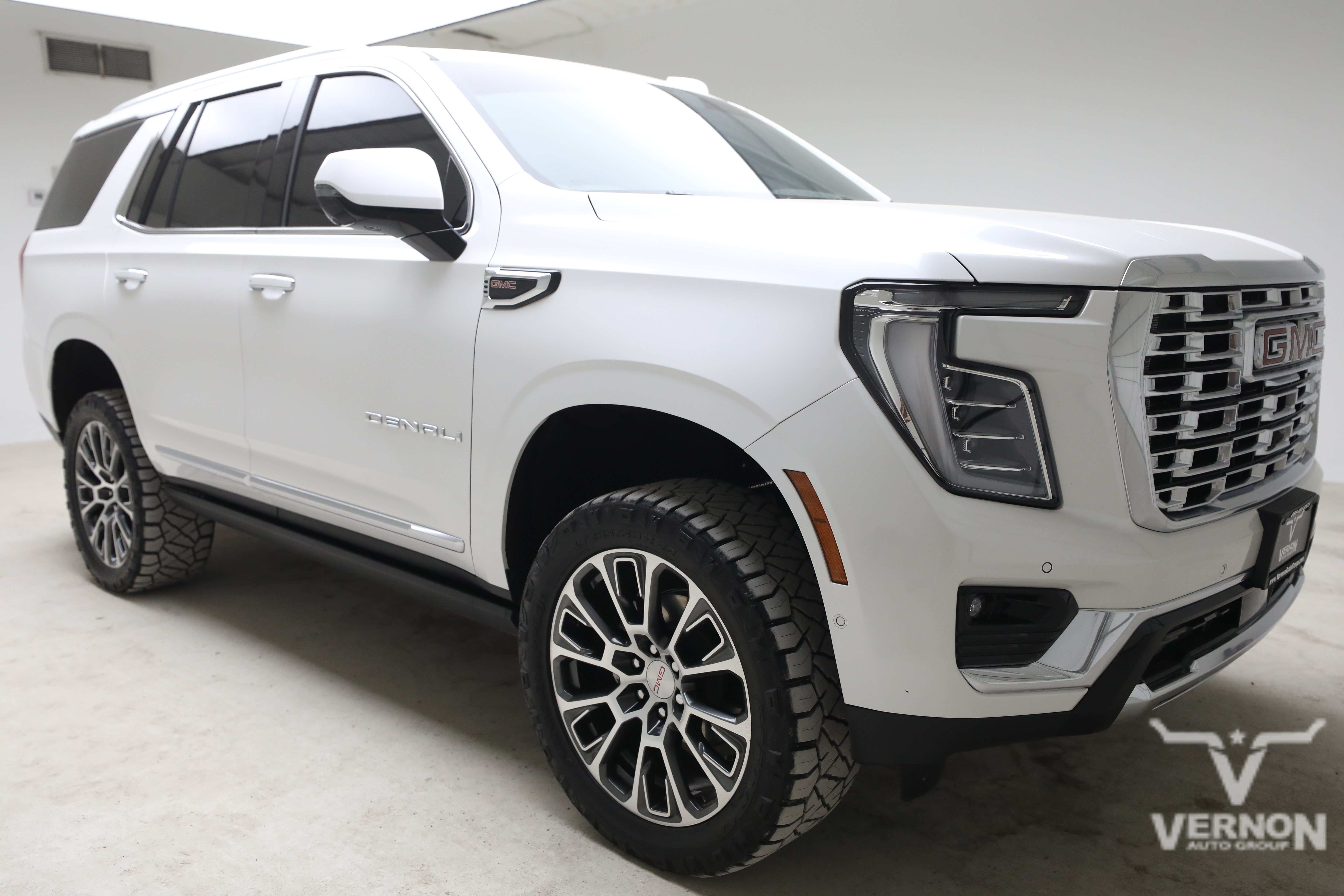 Used 2025 GMC Yukon Denali w/ Sun & Power Step Package AWD/4WD image 7