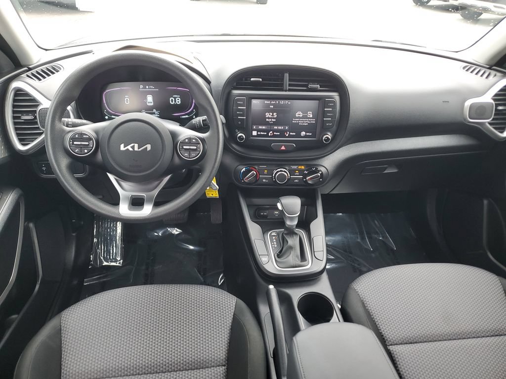 Used 2023 Kia Soul LX w/ LX Technology Package FWD image 17