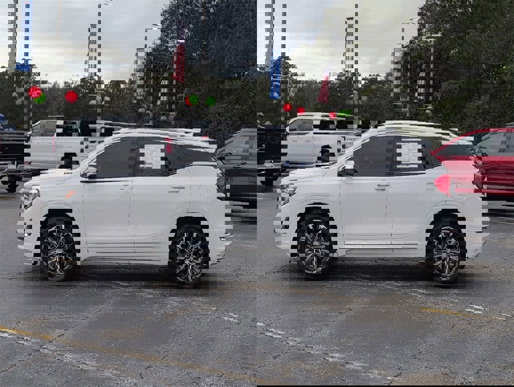 Used 2018 GMC Terrain Denali w/ Advanced Safety Package image 8