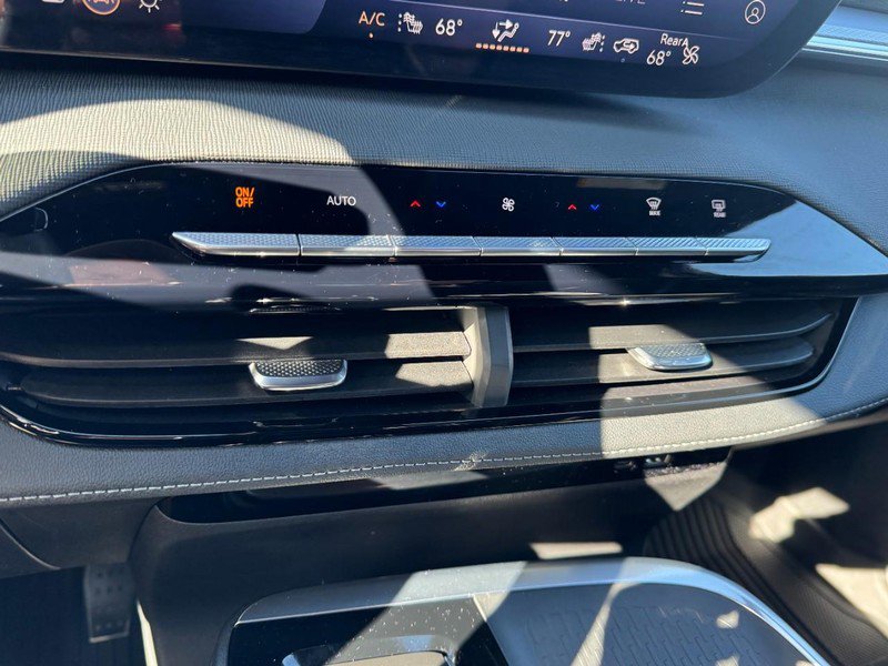 Used 2025 Buick Enclave Sport Touring image 17