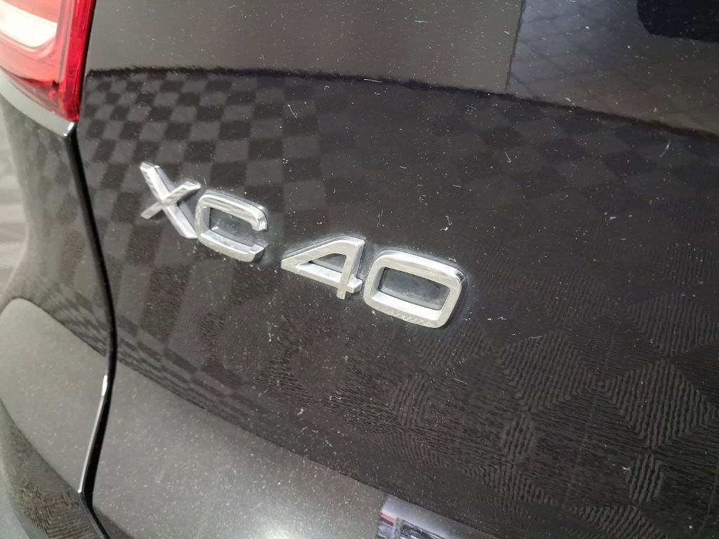 Certified 2023 Volvo XC40 B5 Plus w/ Climate Package AWD/4WD image 12