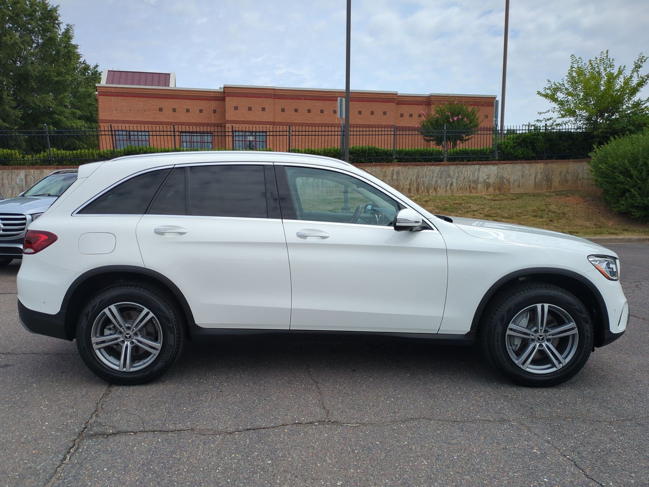Certified 2022 Mercedes-Benz GLC 300 image 2