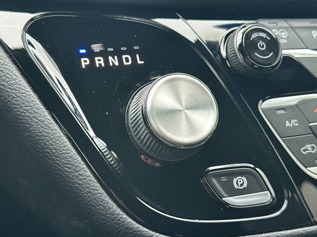 Used 2022 Chrysler Pacifica Touring-L w/ Uconnect Theater Family Group FWD image 27