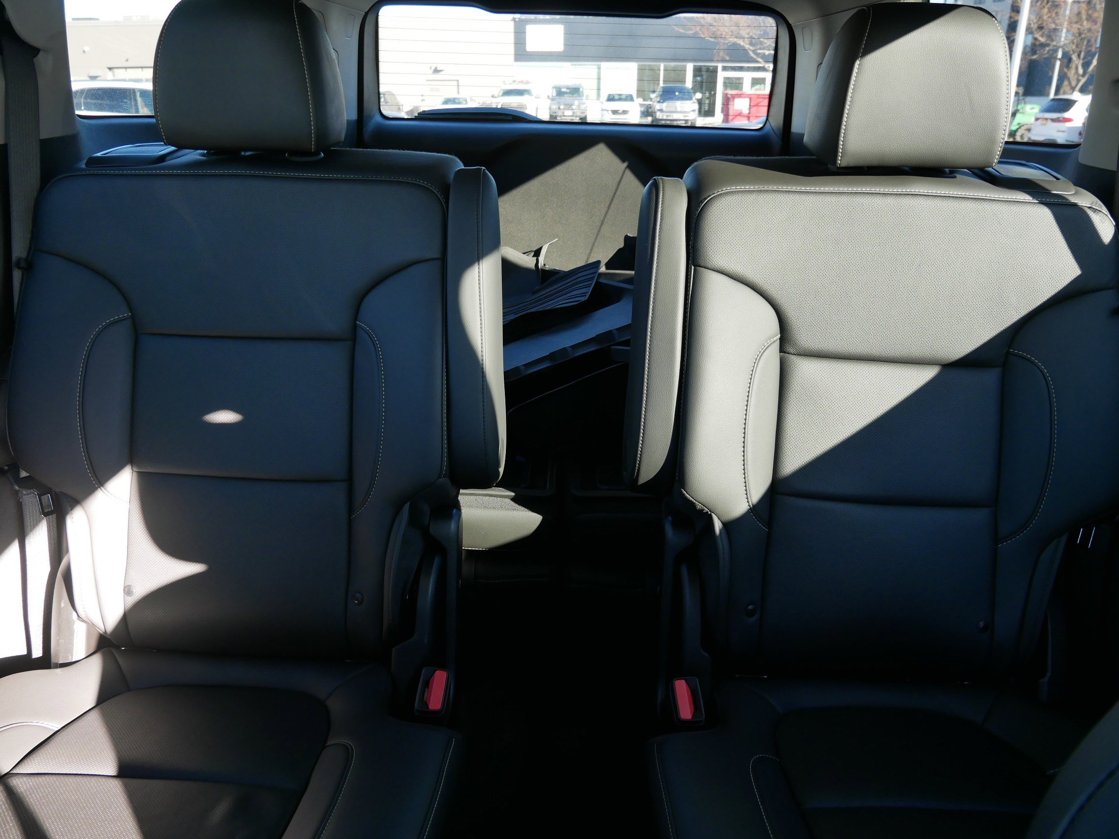 Used 2023 GMC Acadia SLT w/ Technology Package image 13