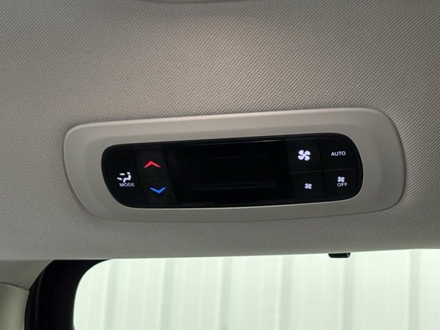 Used 2017 Chrysler Pacifica Touring-L image 11