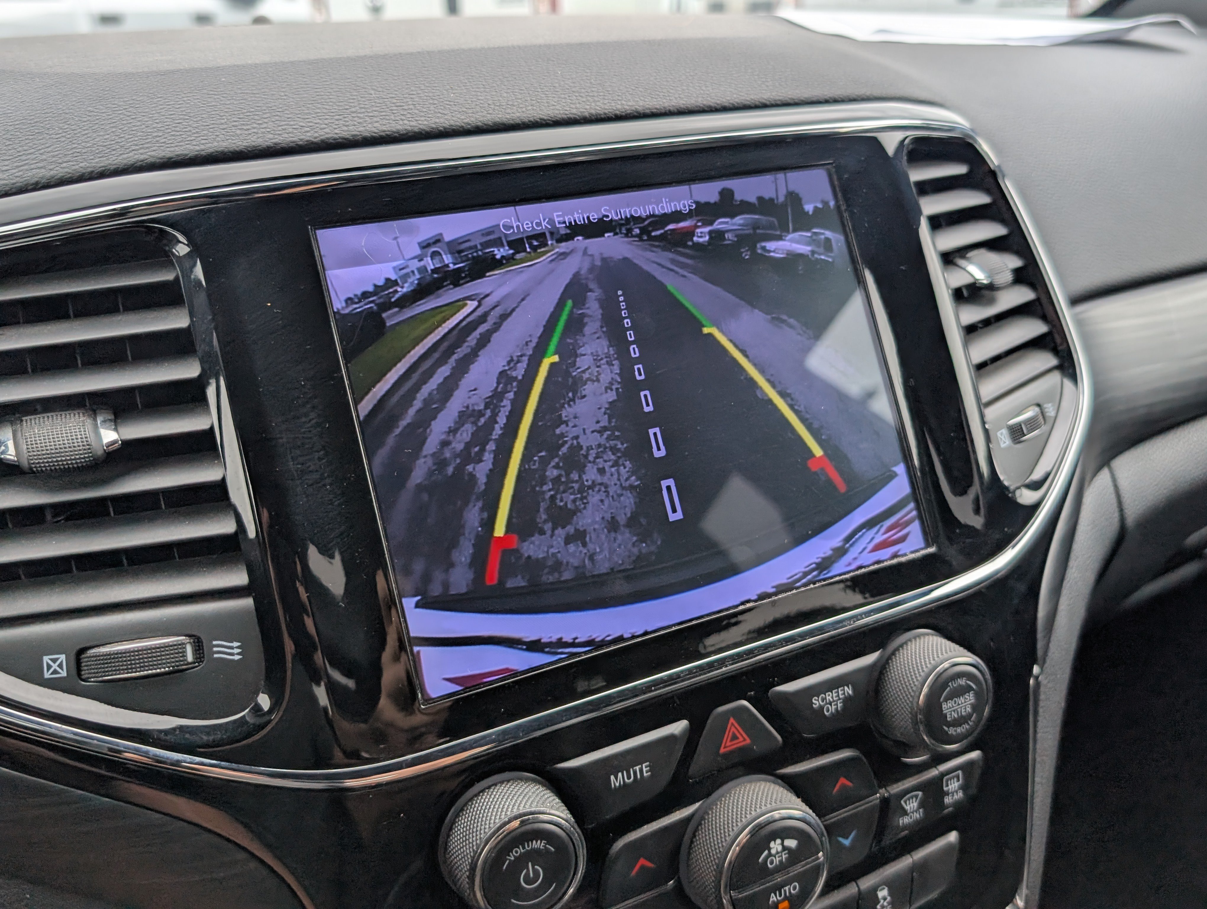 Used 2019 Jeep Grand Cherokee Laredo AWD/4WD image 17