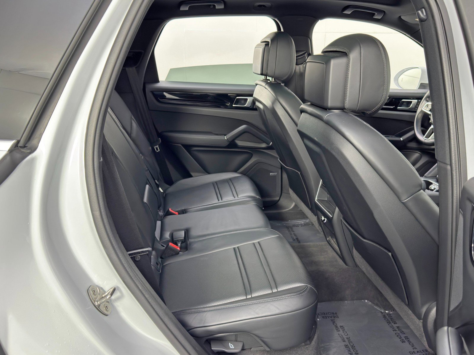 Used 2023 Porsche Cayenne Platinum Edition w/ Premium Package image 40