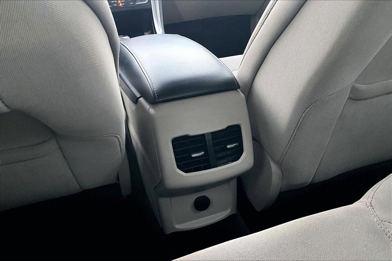 Used 2019 Ford Fusion SE image 32