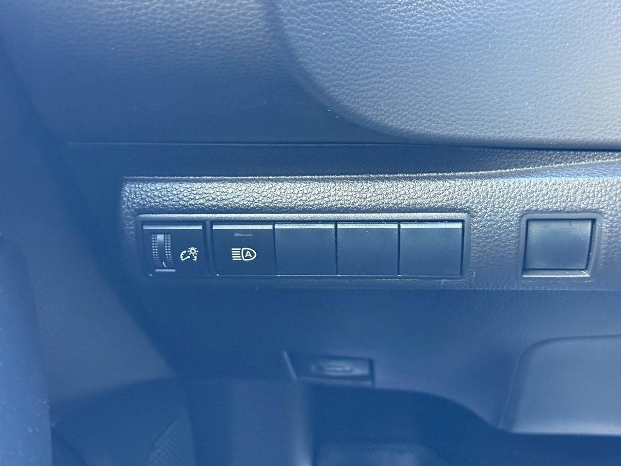 Used 2020 Toyota Corolla LE image 18