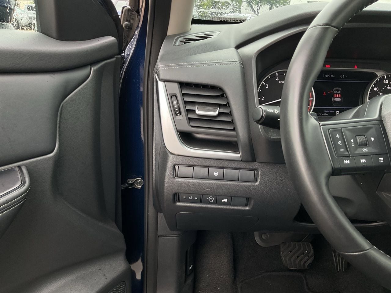 Used 2025 Nissan Rogue SV FWD image 25
