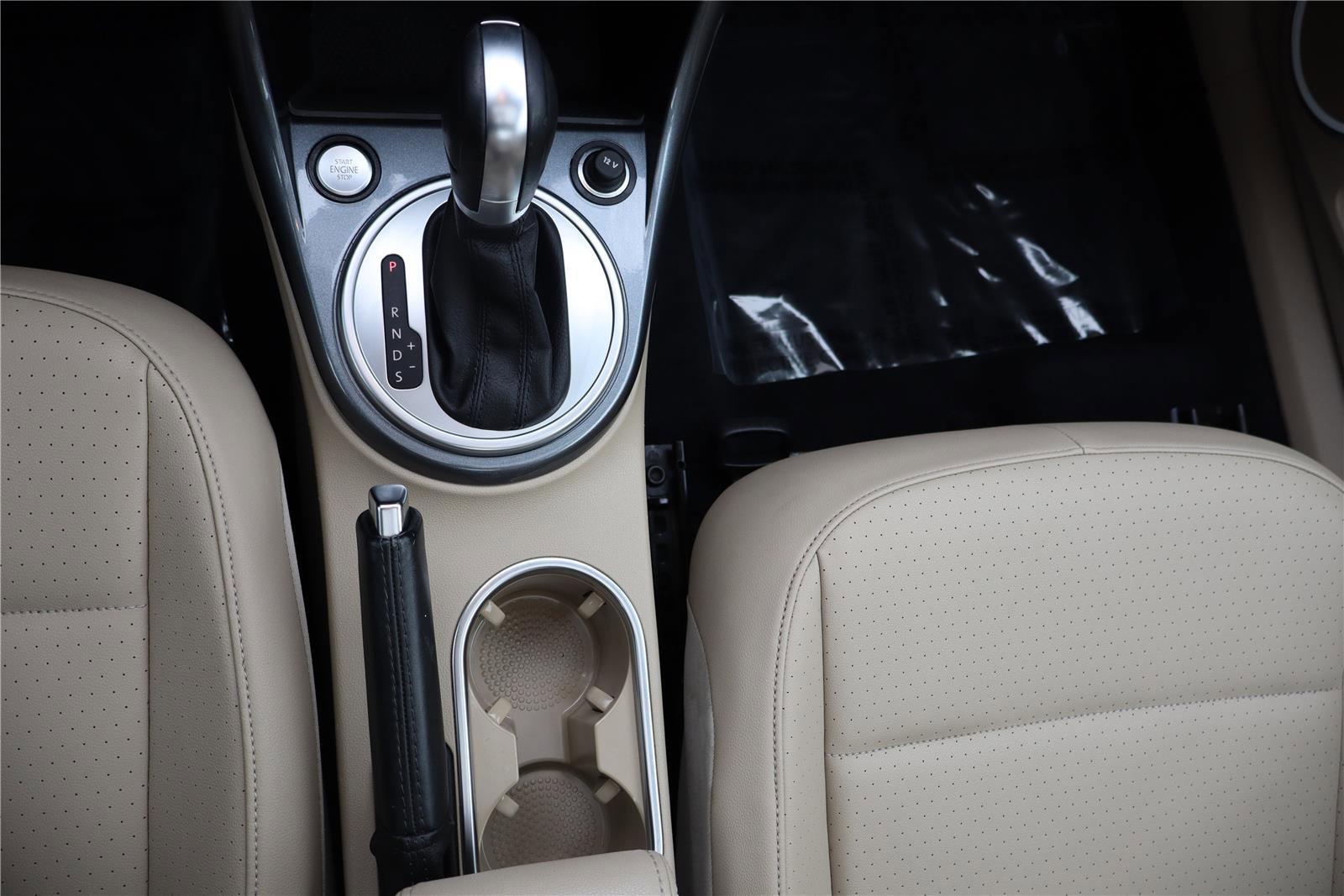 Used 2019 Volkswagen Beetle 2.0T SE w/ SE Premium Package image 24