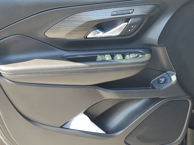 Used 2023 GMC Terrain SLT w/ Tech Package image 25