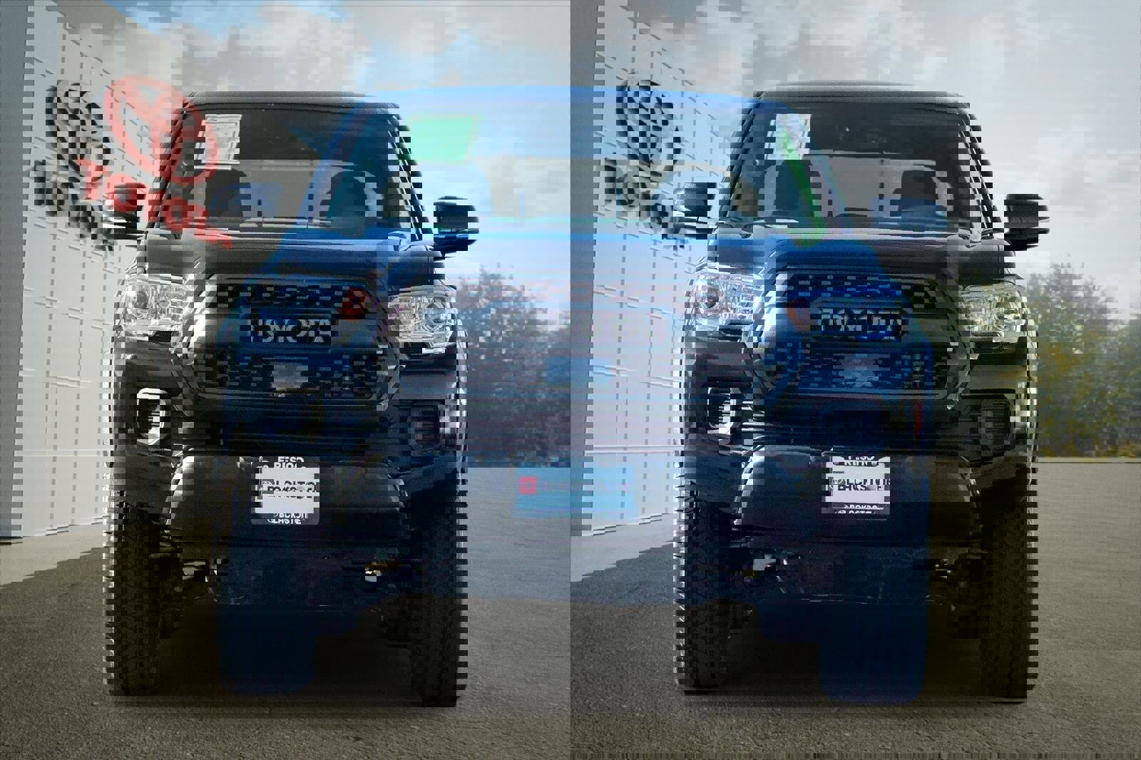 Used 2023 Toyota Tacoma SR w/ Trail Edition AWD/4WD image 8