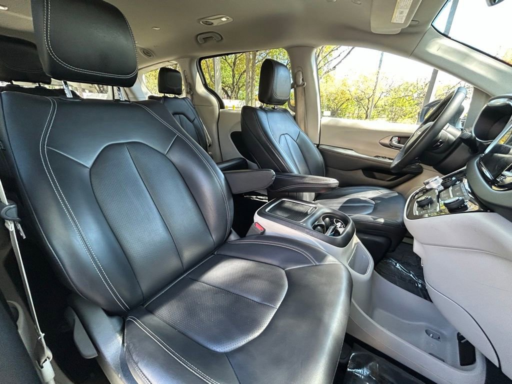 Used 2023 Chrysler Pacifica Touring-L image 33