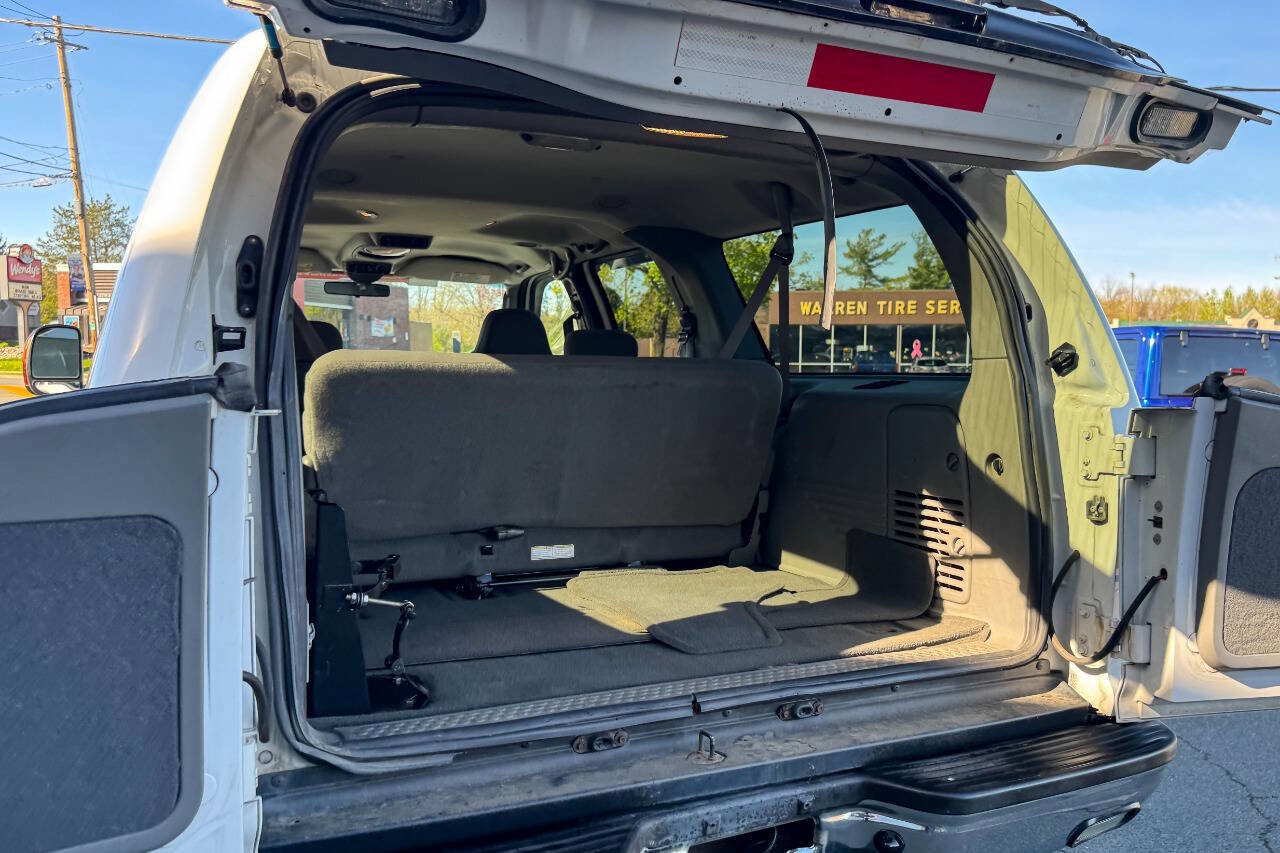 Used 2005 Ford Excursion XLT AWD/4WD image 18