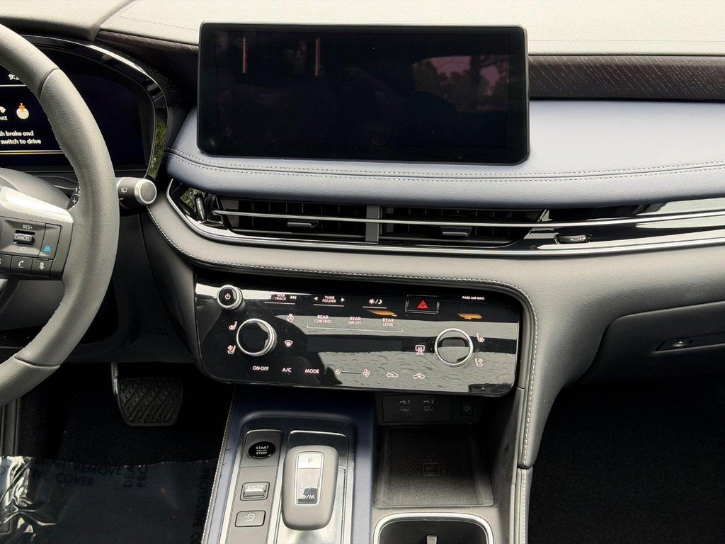 Used 2026 INFINITI QX60 Sport AWD/4WD image 14