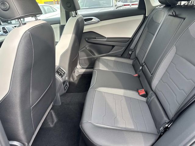 New 2026 Volkswagen Taos SE image 11