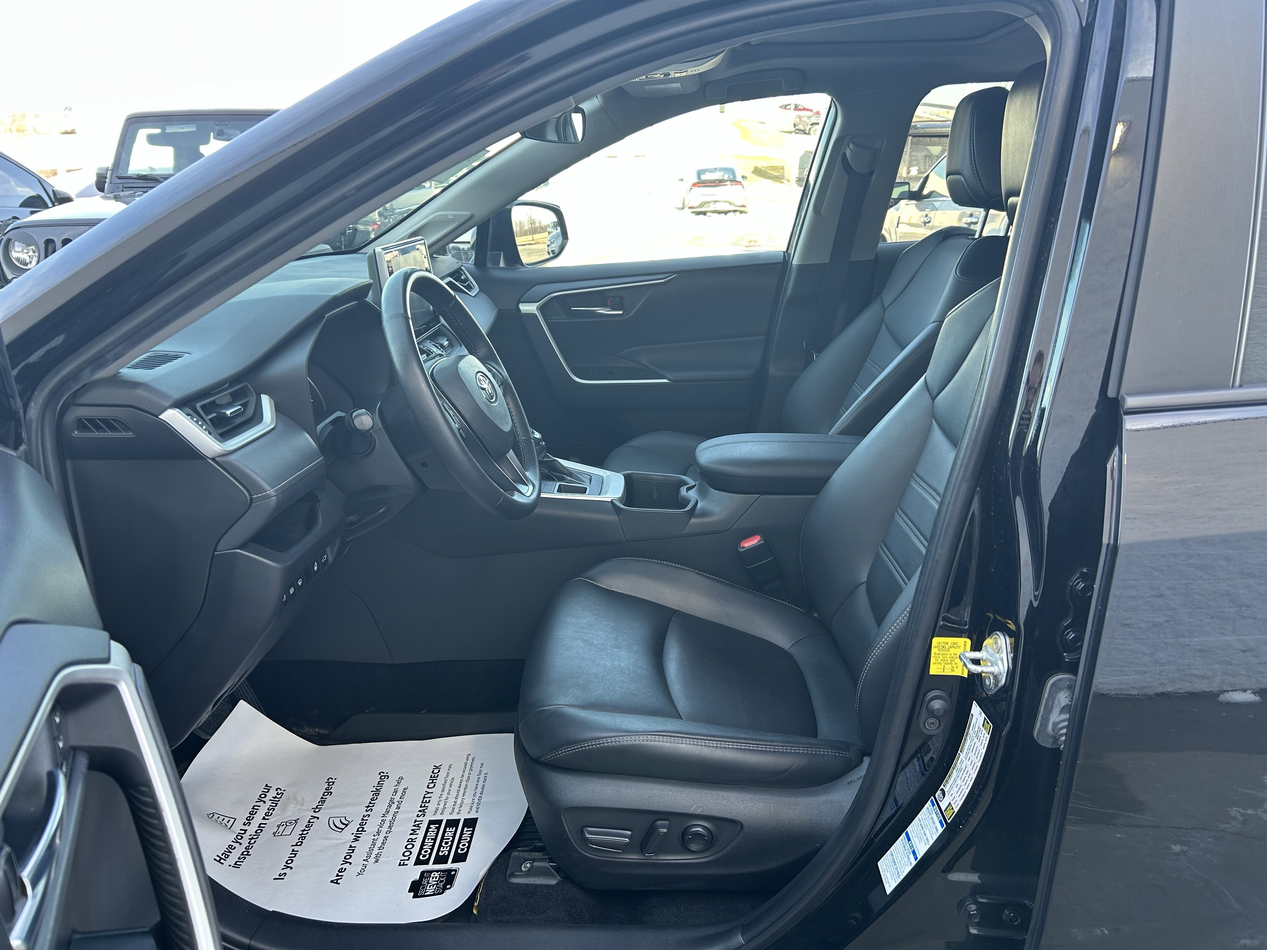 Used 2022 Toyota RAV4 XLE Premium image 13