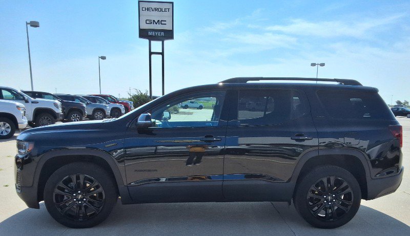 Used 2023 GMC Acadia SLE w/ Driver Convenience Package image 4