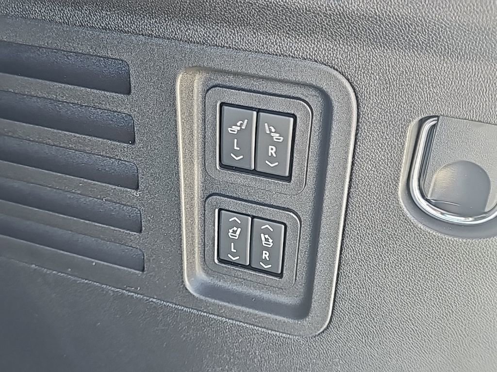 New 2026 GMC Acadia Denali w/ Super Cruise Package FWD image 7