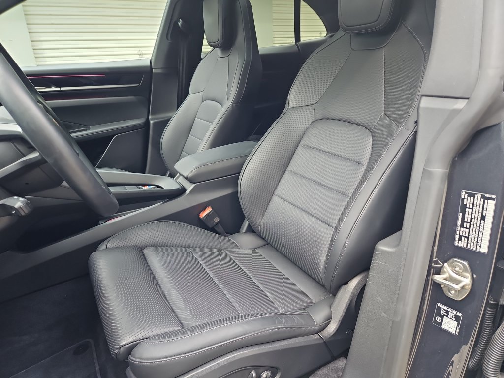 Certified 2026 Porsche Macan 4 Electric AWD/4WD image 5