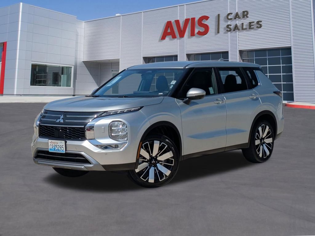 Used 2025 Mitsubishi Outlander SE